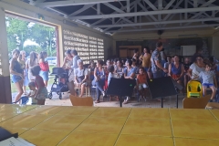 Das-Publikum-ist-angekommen-fuer-das-Lehrerkonzert-in-Guyana